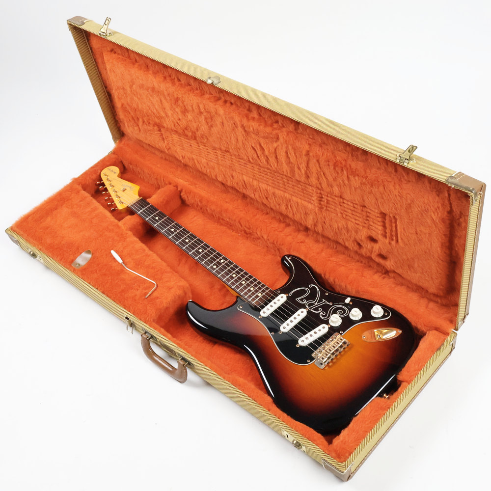 【中古】 エレキギター Fender Stevie Ray Vaughan Stratocaster Pau Ferro Fingerboard 3-Color Sunburst 2011年製 フェンダー スティーヴィー・レイヴォーン ストラトキャスター パーフェロー指板 ケース