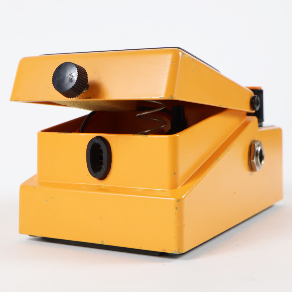 【中古】スーパーフィードバッカー ディストーション エフェクター BOSS DF-2 SUPER Feedbacker&Distortion 電池ボックスゴムパーツ 