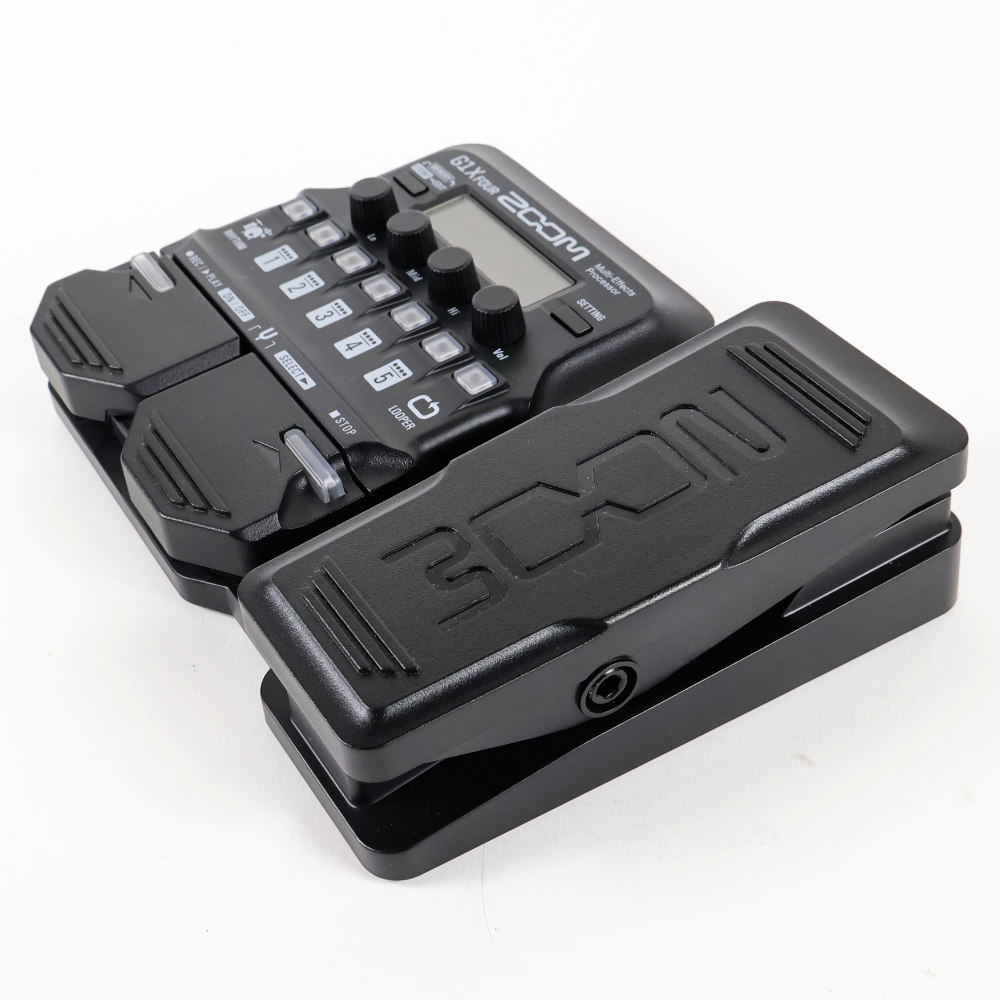 【中古】 ギターマルチエフェクター ZOOM G1X FOUR 本体画像 斜め 2