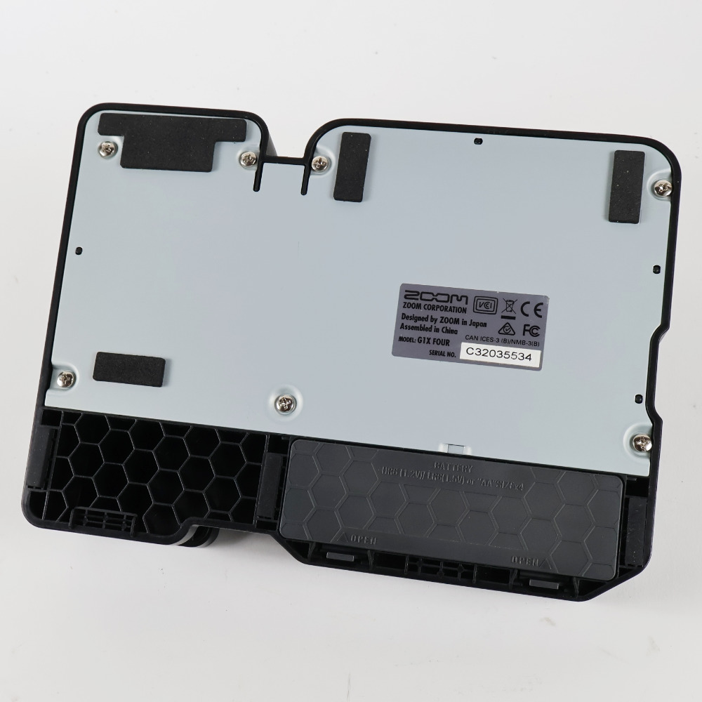 【中古】 ギターマルチエフェクター ZOOM G1X FOUR 本体画像 裏 