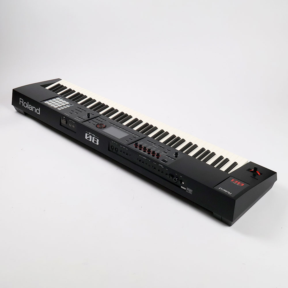 【中古】 ROLAND FA-08 Music Workstation シンセサイザー 88鍵 全体