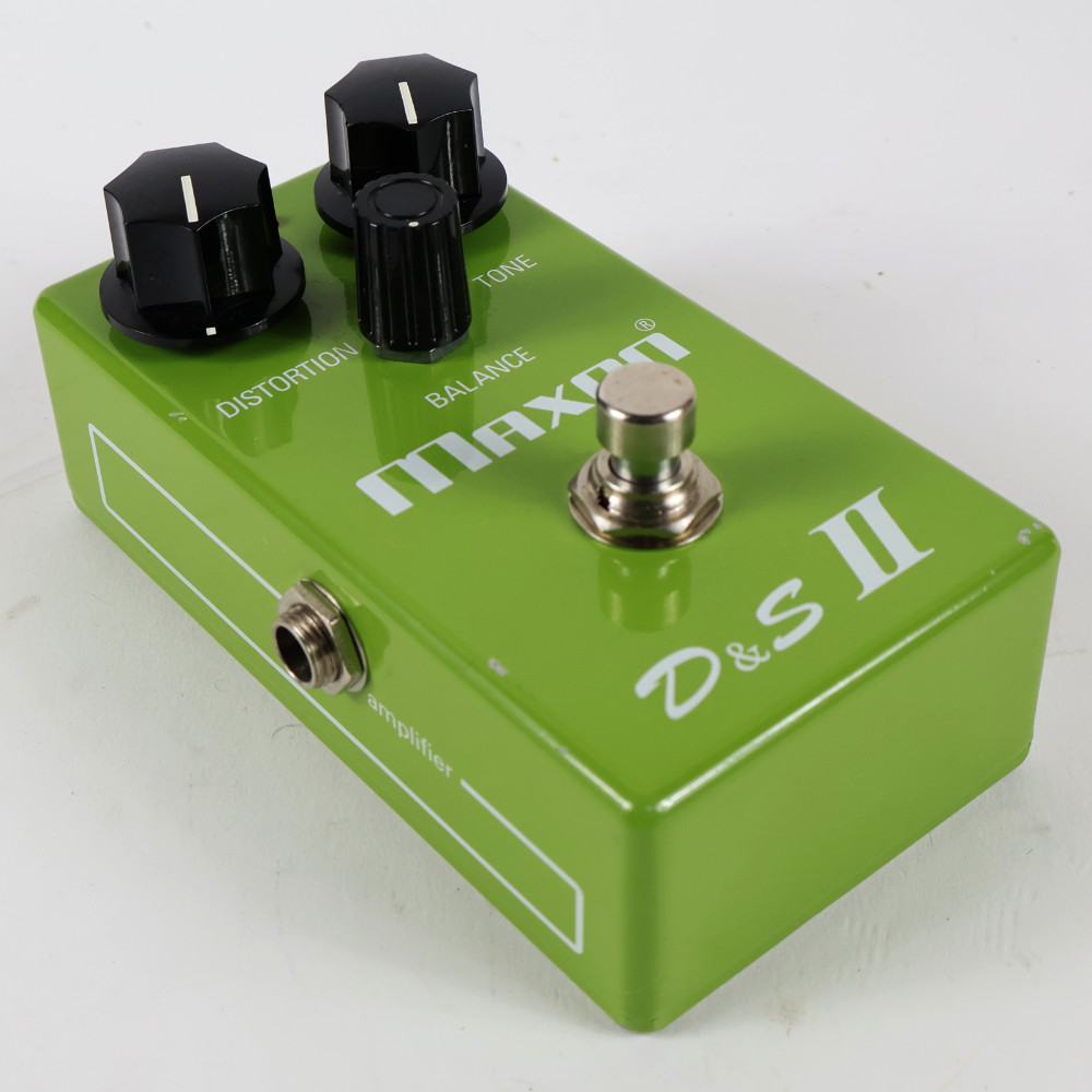 【中古】 Maxon マクソン D&S II ディストーション オーバードライブ ギターエフェクター 本体画像 斜め 