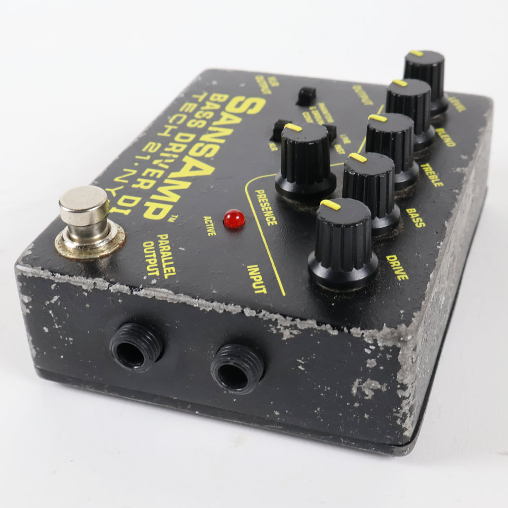 【中古】サンズアンプ ベースドライバーDI TECH21 SansAmp BASS DRIVER DI 旧仕様 ベース用DI プリアンプ 本体画像 斜め