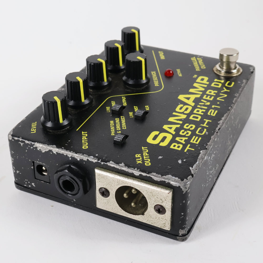 【中古】サンズアンプ ベースドライバーDI TECH21 SansAmp BASS DRIVER DI 旧仕様 ベース用DI プリアンプ 本体画像 斜め 2