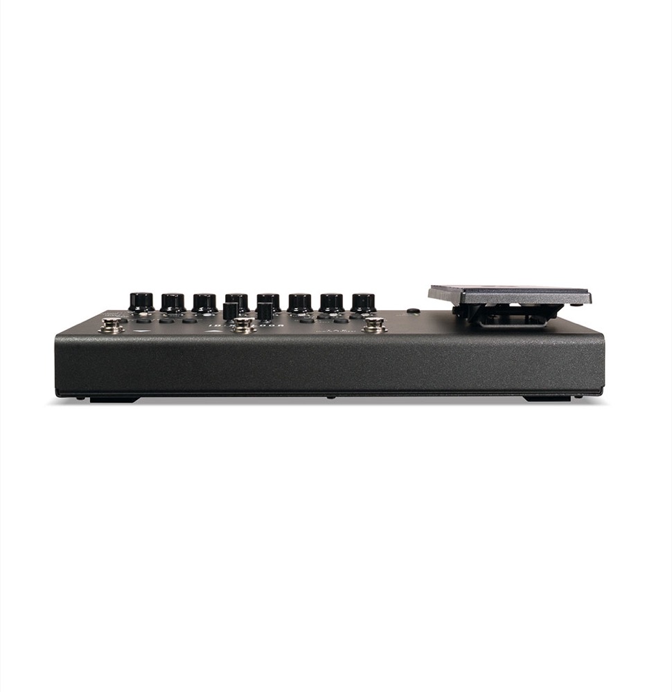 マルチエフェクター BLACKSTAR ID:X FlOOR 2 DSPモデラー ペダル付き 12種類のギターアンプモデル/3種類のベースアンプモデル 前面