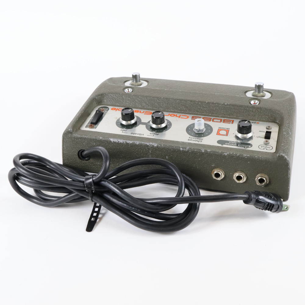 【中古】 BOSS CE-1 Chorus Ensemble コーラス ビブラート ギターエフェクター 本体画像 斜め 2