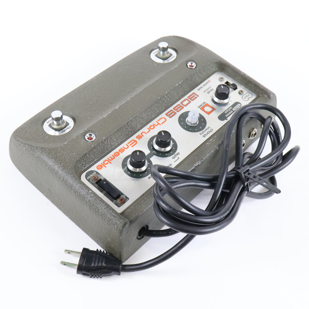 【中古】 BOSS CE-1 Chorus Ensemble コーラス ビブラート ギターエフェクター 本体画像 斜め