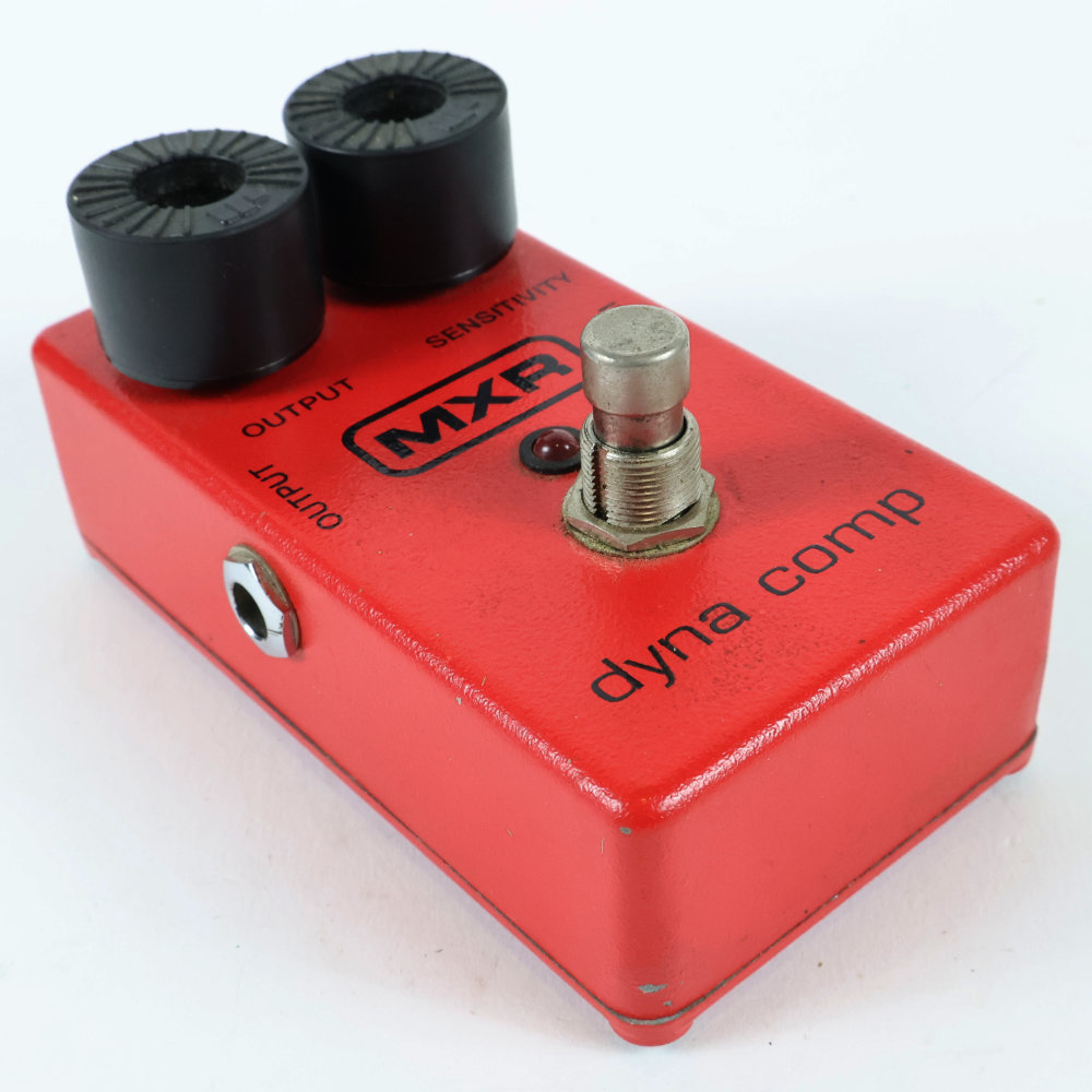 【中古】コンプレッサー エフェクター MXR M-102 DYNA COMP ダイナコンプ ギターエフェクター 本体画像 斜め 2