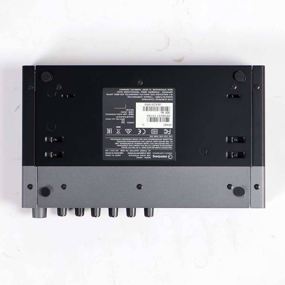 【中古】 Steinberg UR44C USBオーディオインターフェース 裏面