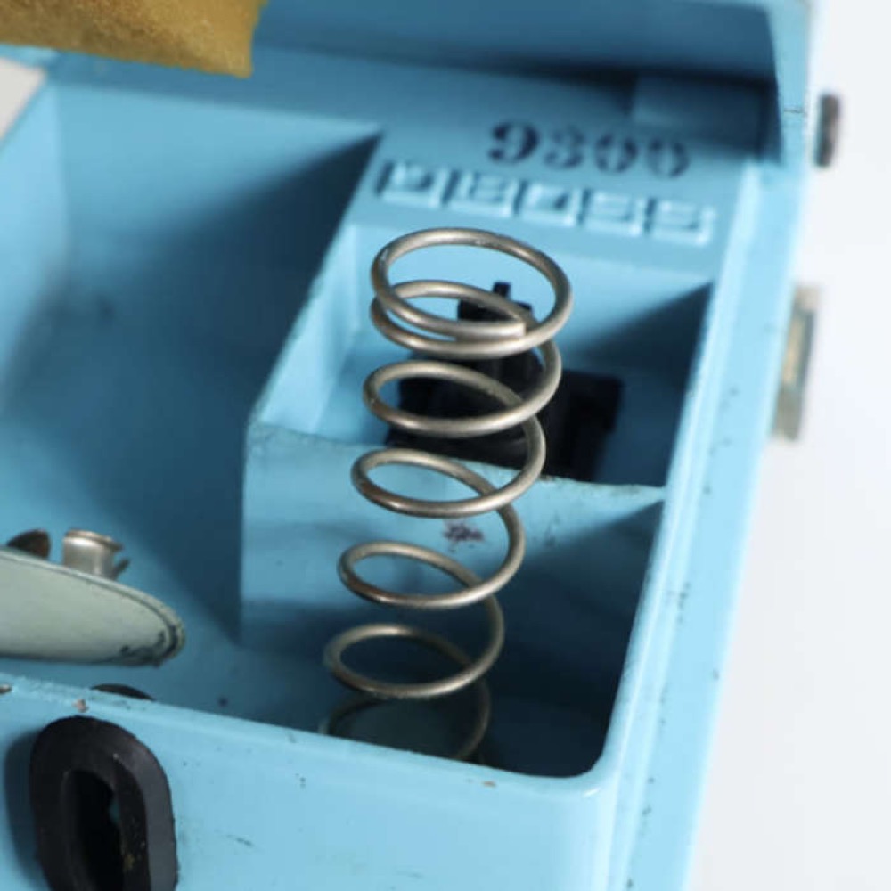 BOSS BOSSコンパクト用コイル・スプリング 5100072505 スイッチ スプリング 使用例