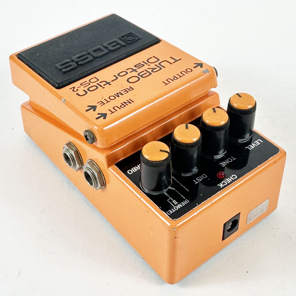 【中古】 ターボディストーション エフェクター BOSS DS-2 Turbo Distortion Made in Japan 日本製 ギターエフェクター 本体画像 斜め 