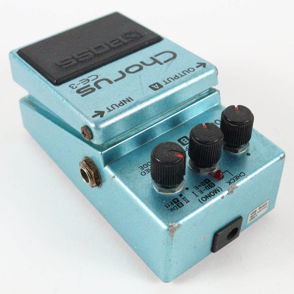 【中古】 コーラス エフェクター BOSS CE-3 Chorus Made in JAPAN ギターエフェクター 本体画像 斜め 