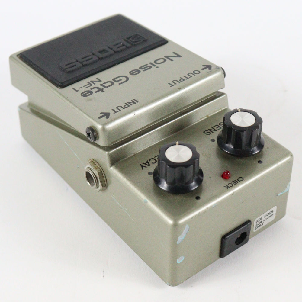 【中古】 ノイズゲート エフェクター BOSS NF-1 Noise Gate Made in Japan ギターエフェクター 本体画像 斜め 