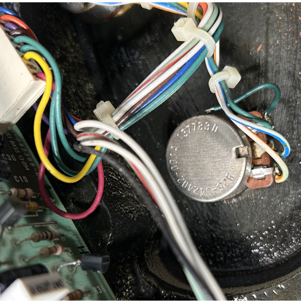 【中古】Gibson ギブソン RD ARTIST BASS Antique Sunburst 1978年製 エレキベース ポット