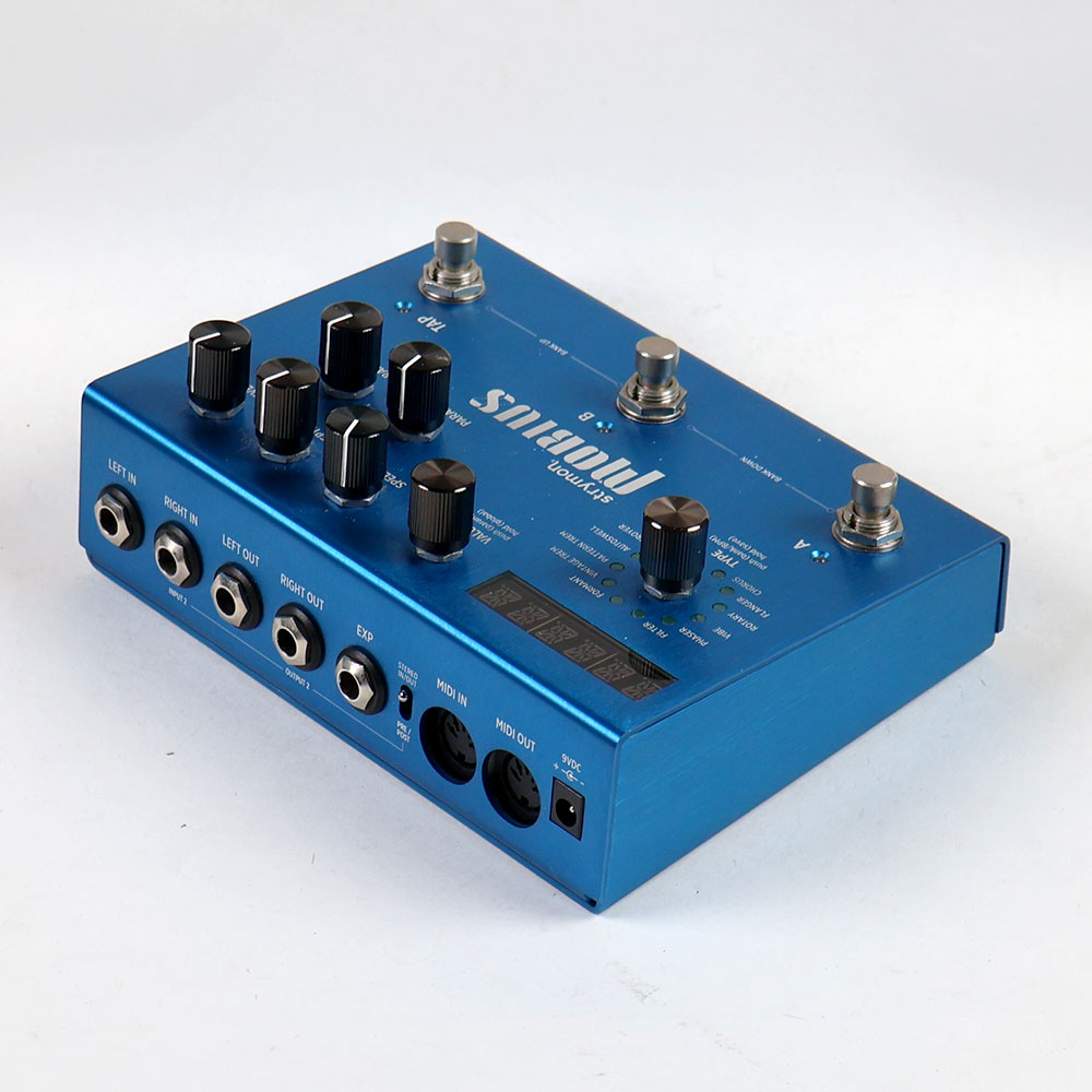 【中古】 strymon MOBIUS モジュレーション・マシーン 全体