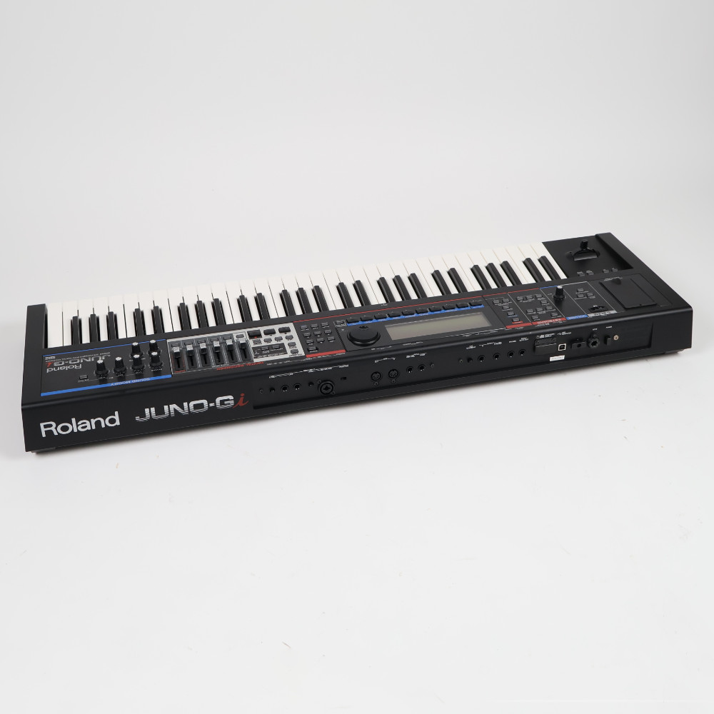 【中古】 シンセサイザー ROLAND JUNO-Gi ソフトケース付き 8トラックレコーダー搭載 ローランド 本体画像 斜め