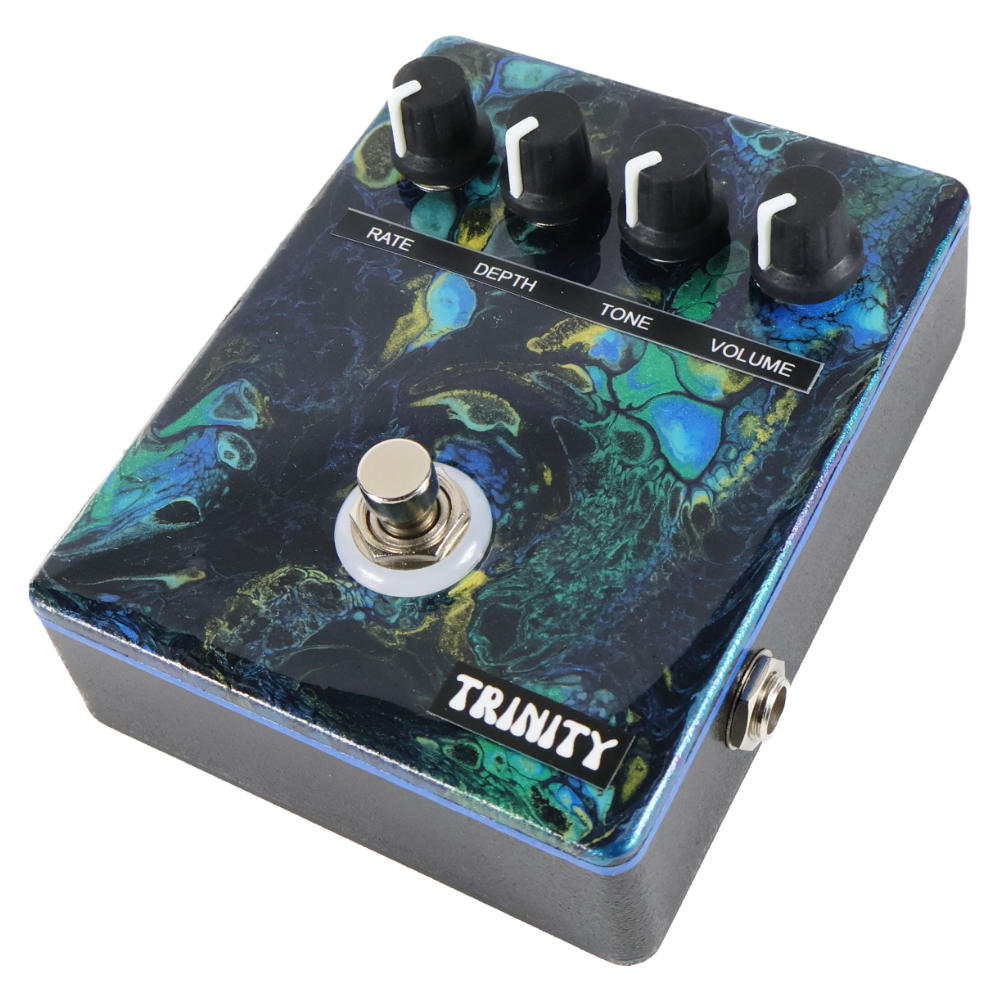 TRINITY トリニティ FLUID CHORUS コーラス ギターエフェクター 本体画像 斜め 