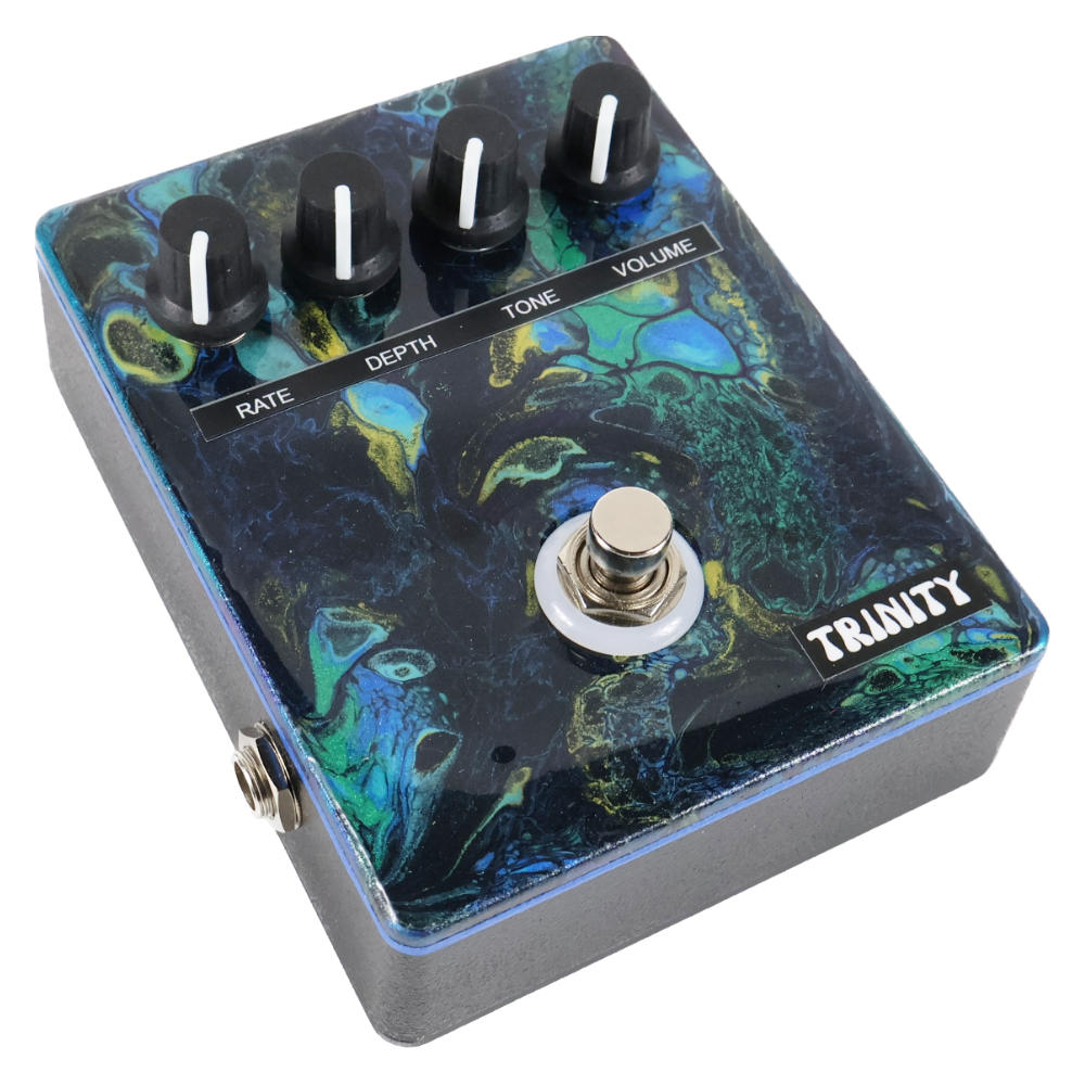 TRINITY トリニティ FLUID CHORUS コーラス ギターエフェクター 本体画像 斜め 2
