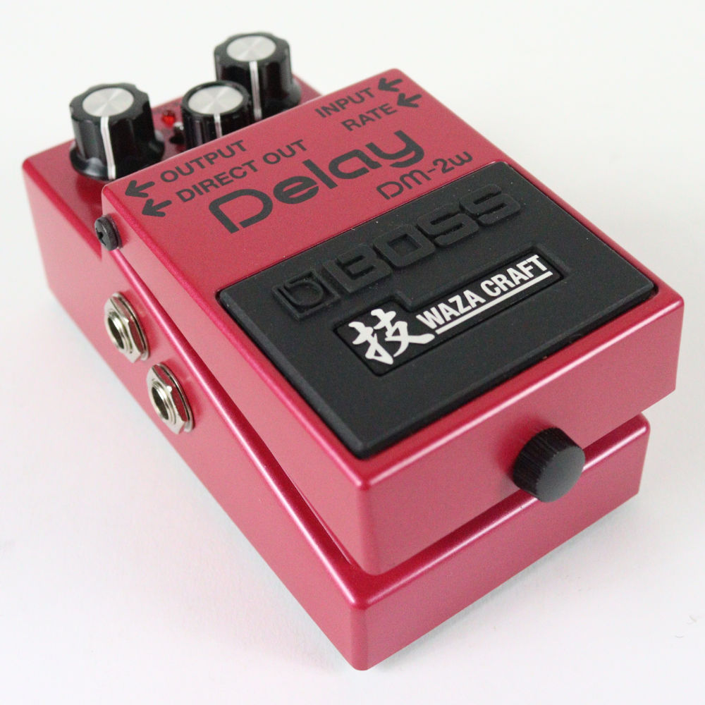【中古】 アナログディレイ エフェクター BOSS DM-2W Delay WAZA CRAFT ギターエフェクター ディレイ 本体画像 斜め 2