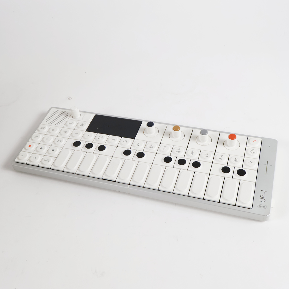 【中古】 ポータブルシンセサイザー ティーンネイジエンジニアリング TEENAGE ENGINEERING OP-1 Field