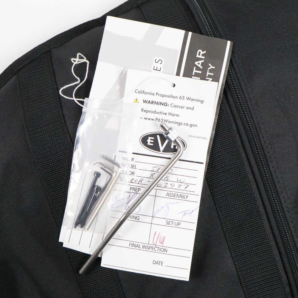 【中古】 エレキギター EVH Striped Series 5150 Maple Fingerboard Red with Black and White Stripes 2021年製 5150ステッカー欠損 Eddie Van Halen モデル 付属品画像