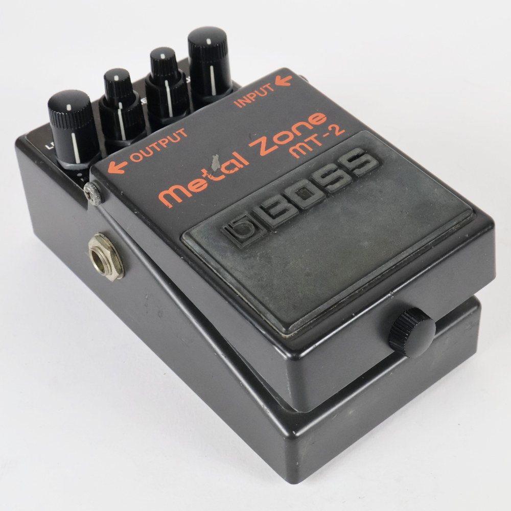 【中古】メタルゾーン エフェクター BOSS MT-2 Metal Zone ボス ギターエフェクター 本体画像 斜め 2