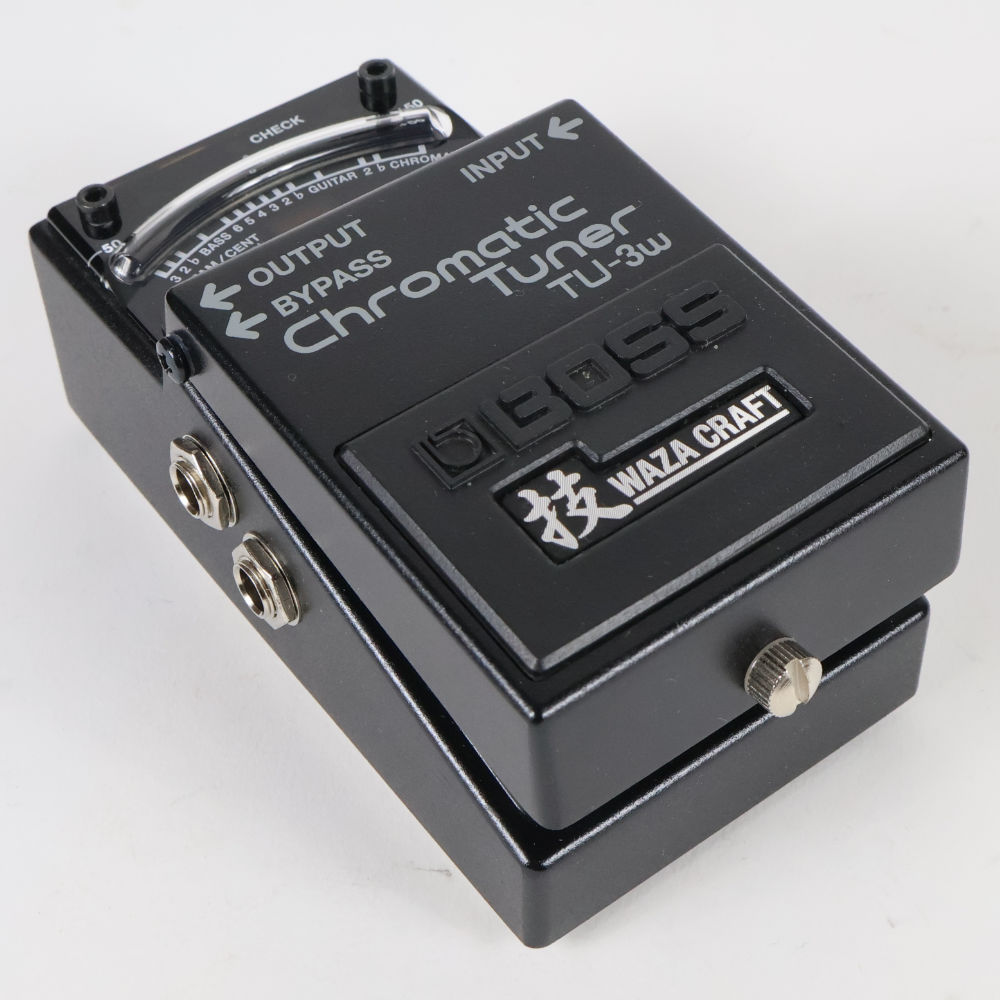 【中古】 BOSS TU-3W Chromatic Tuner WAZA CRAFTシリーズ ギターチューナー 本体画像 斜め 