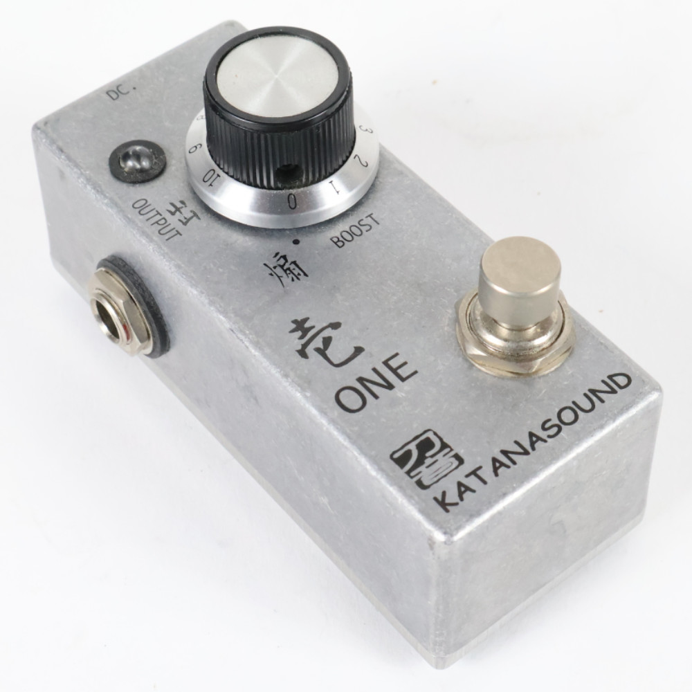 【中古】 ブースター KATANA SOUND 壱 ONE Booster カタナサウンド ギターエフェクター 本体画像 斜め 