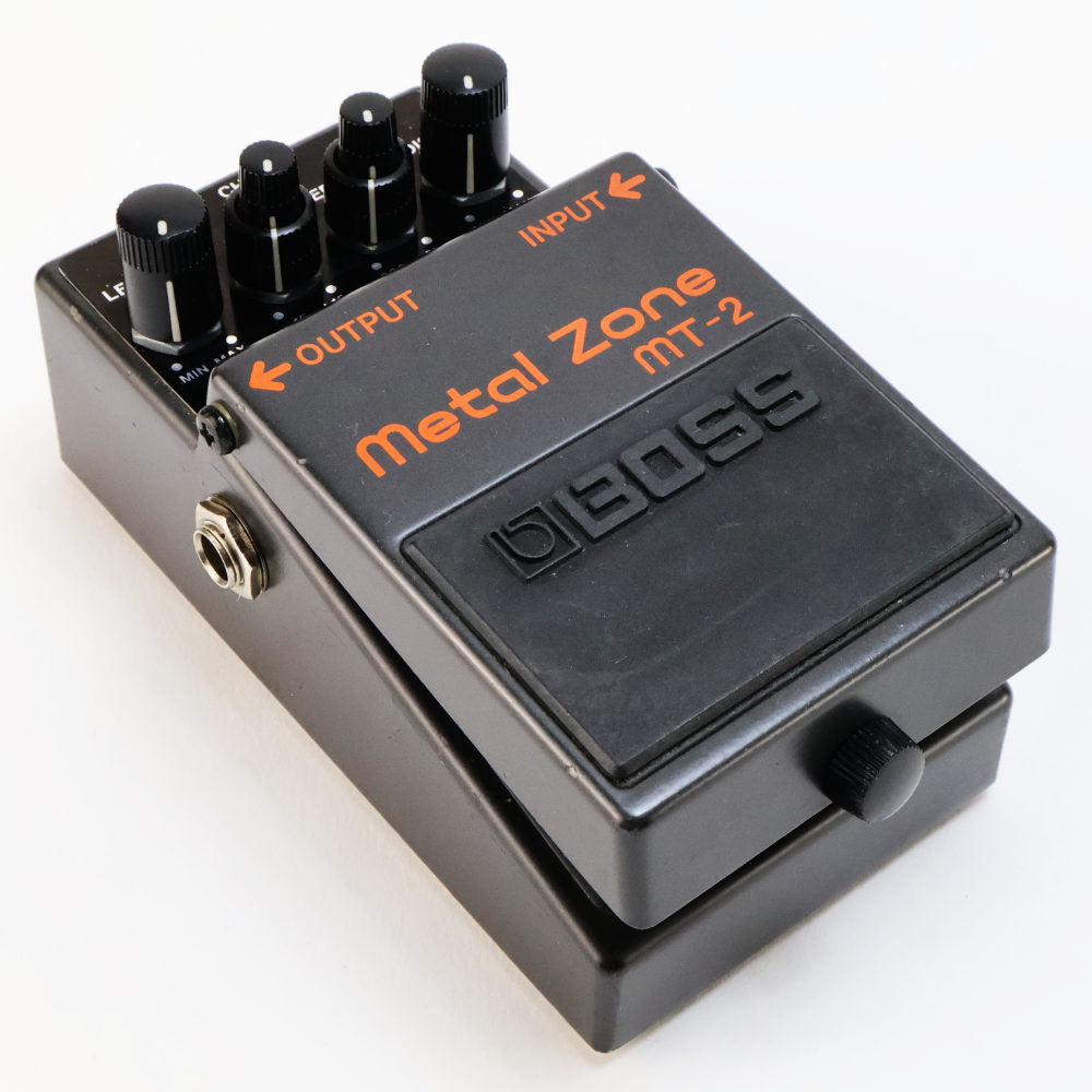 【中古】メタルゾーン エフェクター BOSS MT-2 Metal Zone ボス ギターエフェクター 本体画像 斜め 