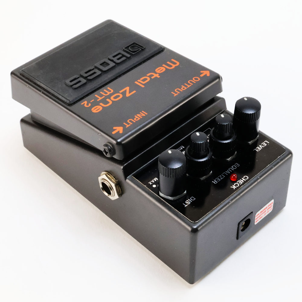 【中古】メタルゾーン エフェクター BOSS MT-2 Metal Zone ボス ギターエフェクター 本体画像 斜め 2