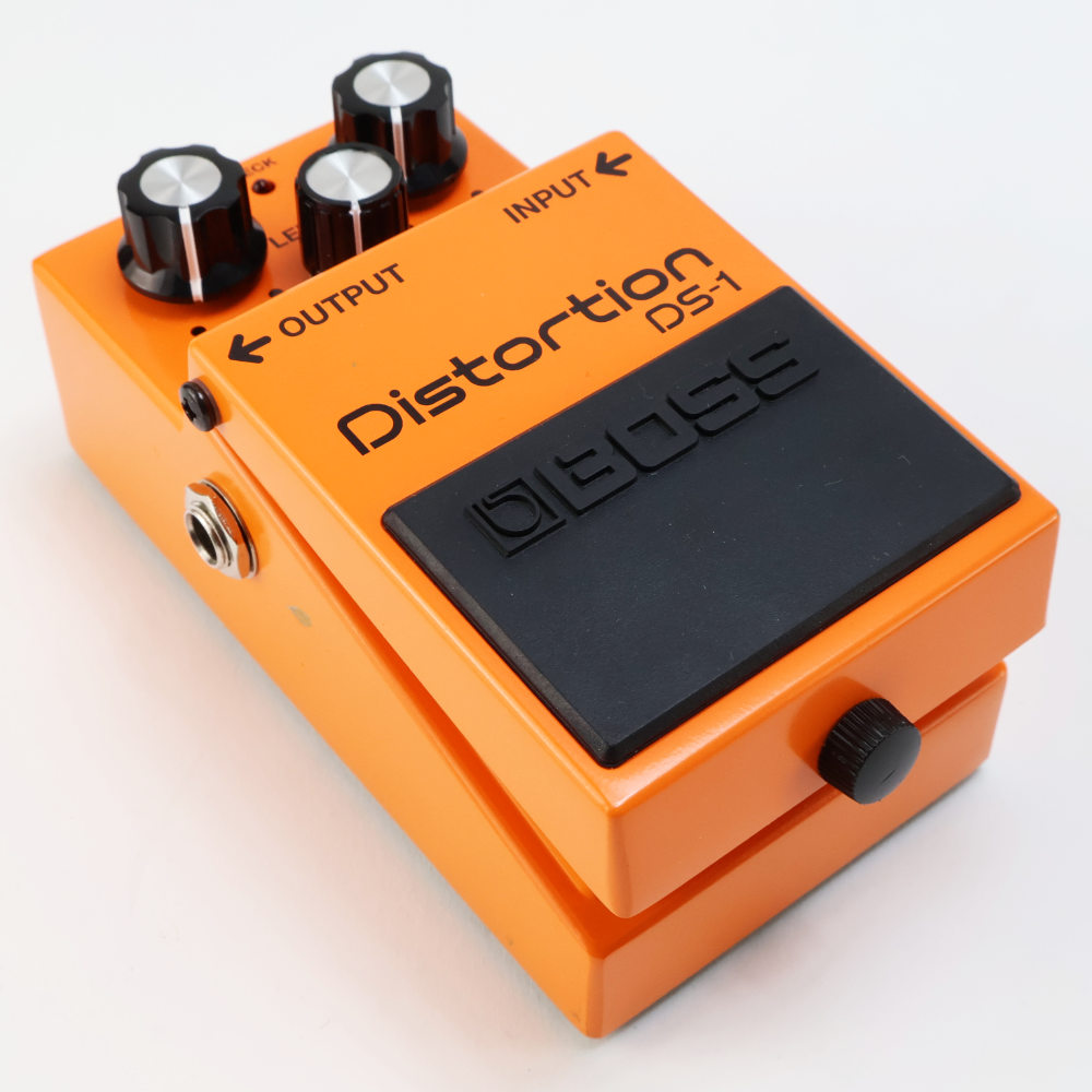 【中古】ディストーション エフェクター BOSS DS-1 Distortion ギターエフェクター 本体画像 斜め 