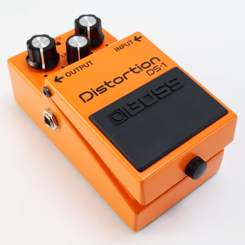 【中古】ディストーション エフェクター BOSS DS-1 Distortion ギターエフェクター 本体画像 斜め 