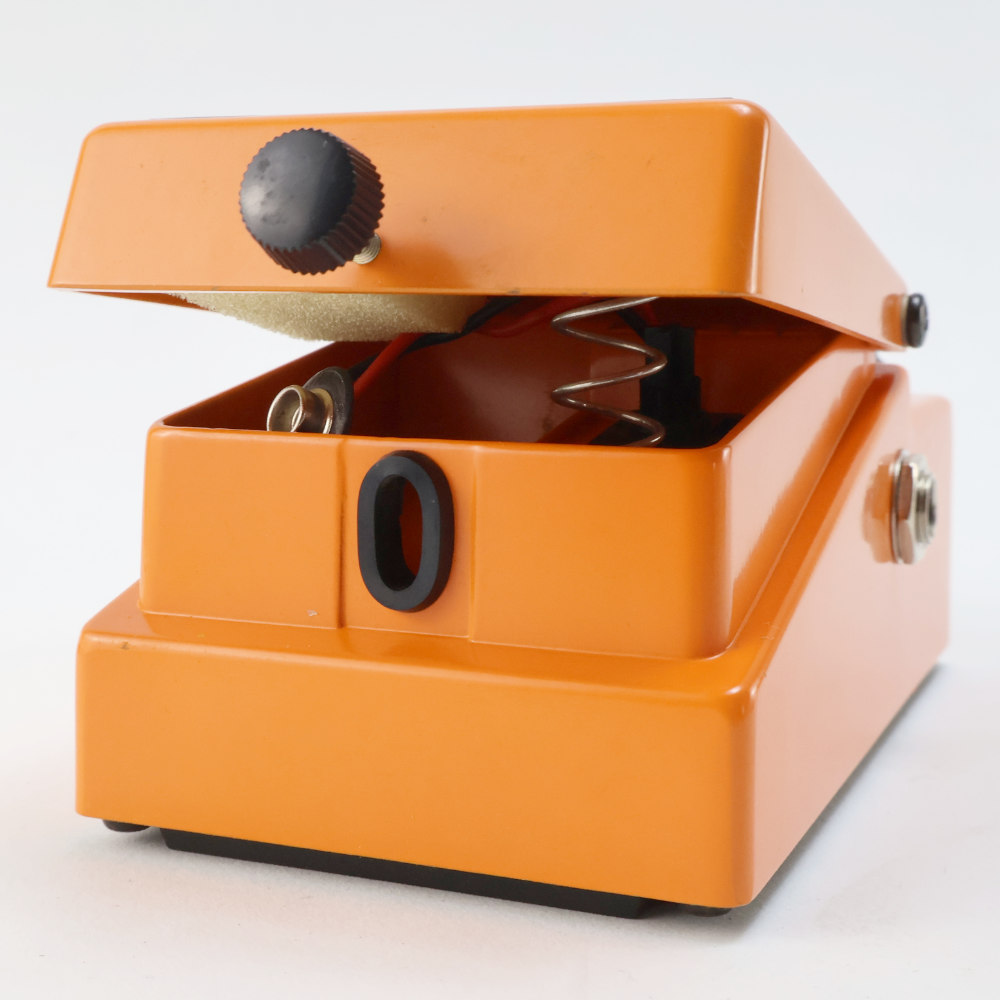 【中古】ディストーション エフェクター BOSS DS-1 Distortion ギターエフェクター 電池ボックスゴムパーツ