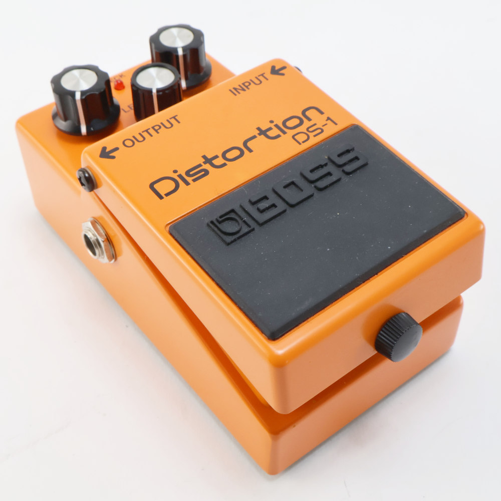 【中古】ディストーション エフェクター BOSS DS-1 Distortion ギターエフェクター 本体画像 斜め