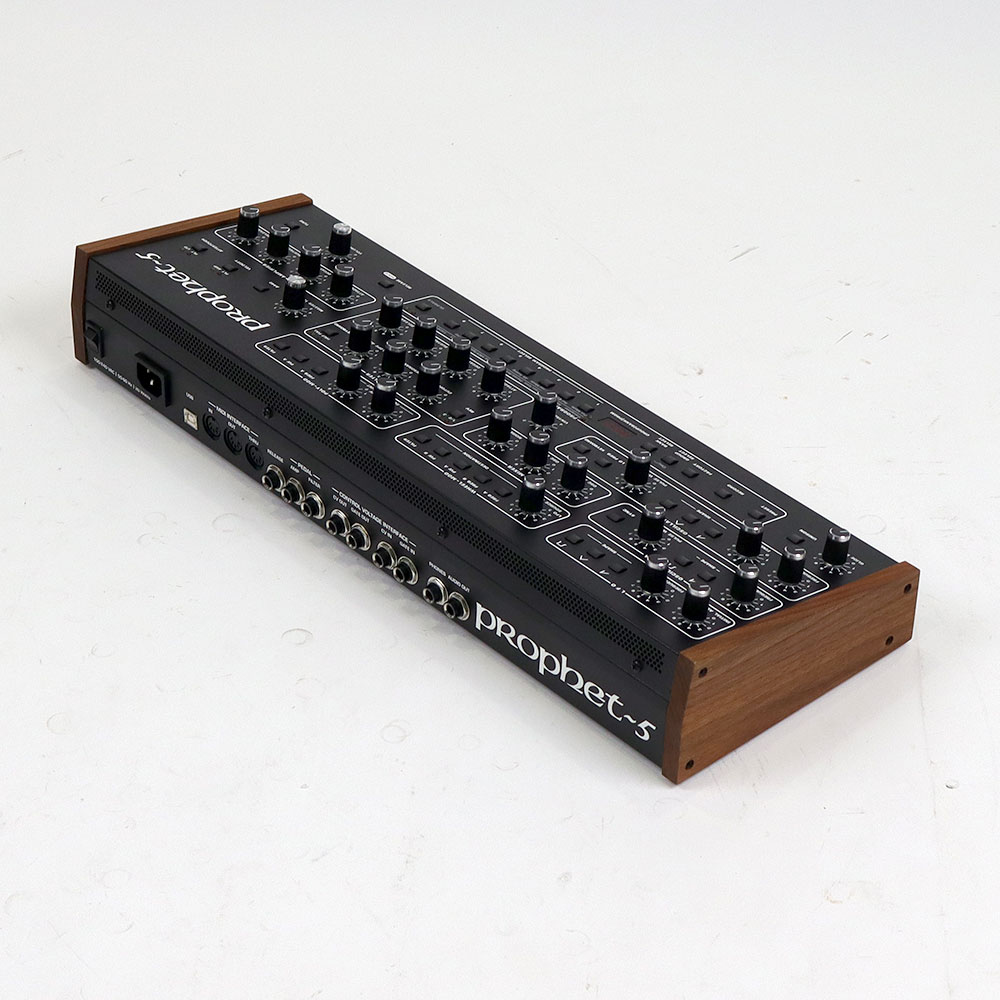 【中古】 シンセサイザーモジュール SEQUENTIAL Prophet-5 Module 全体