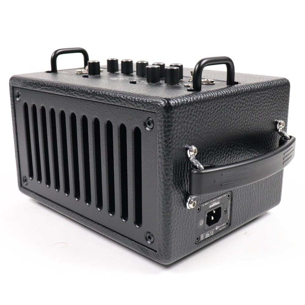 【中古】 PHIL JONES BASS Double Four PLUS BLACK 小型ベースアンプ コンボ USBモバイルバッテリー対応 フィルジョーンズベース 本体画像 斜め 