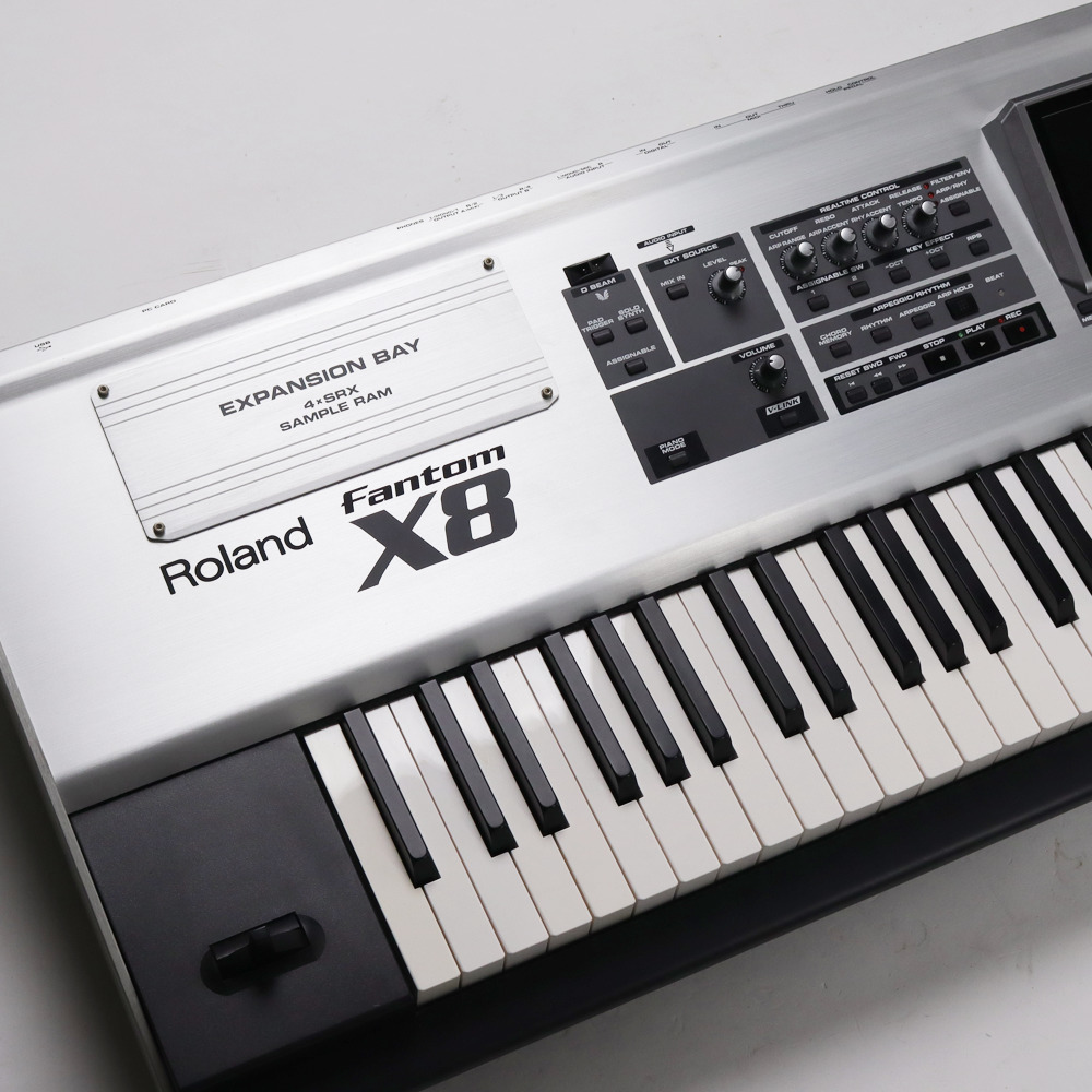 【中古】 シンセサイザー ROLAND Fantom-X8 Synthesizer アングル