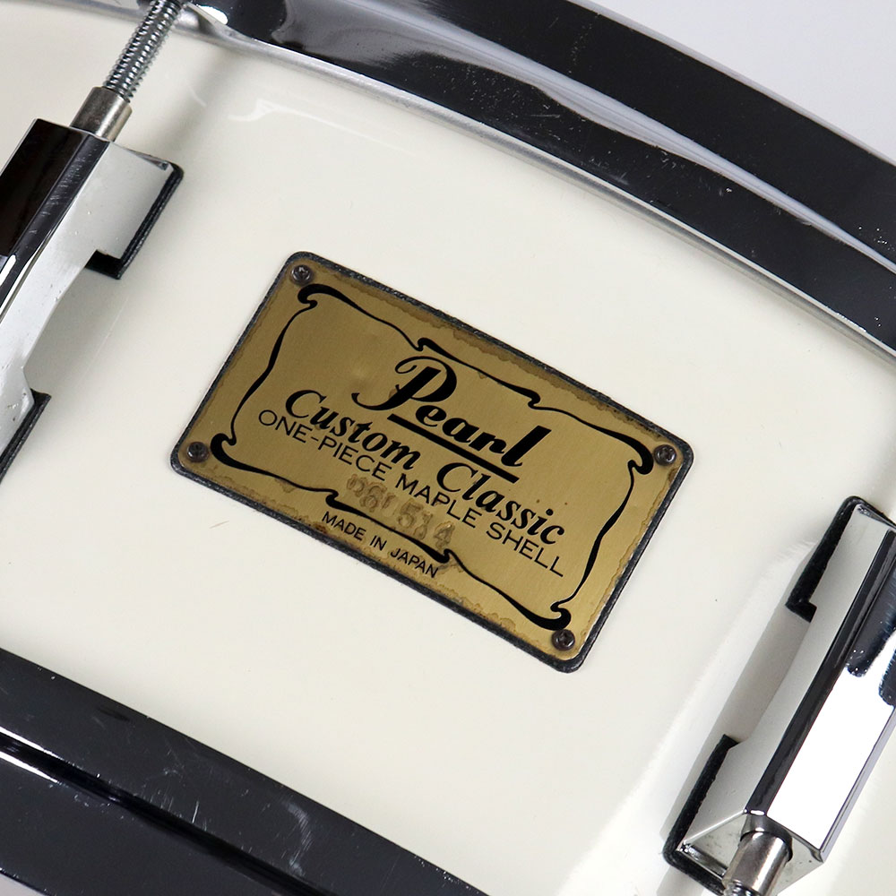 【中古】 スネアドラム パール Pearl Custom Classic ONE PIECE MAPLE SHELL 14x5.5 Made in Japan エンブレム