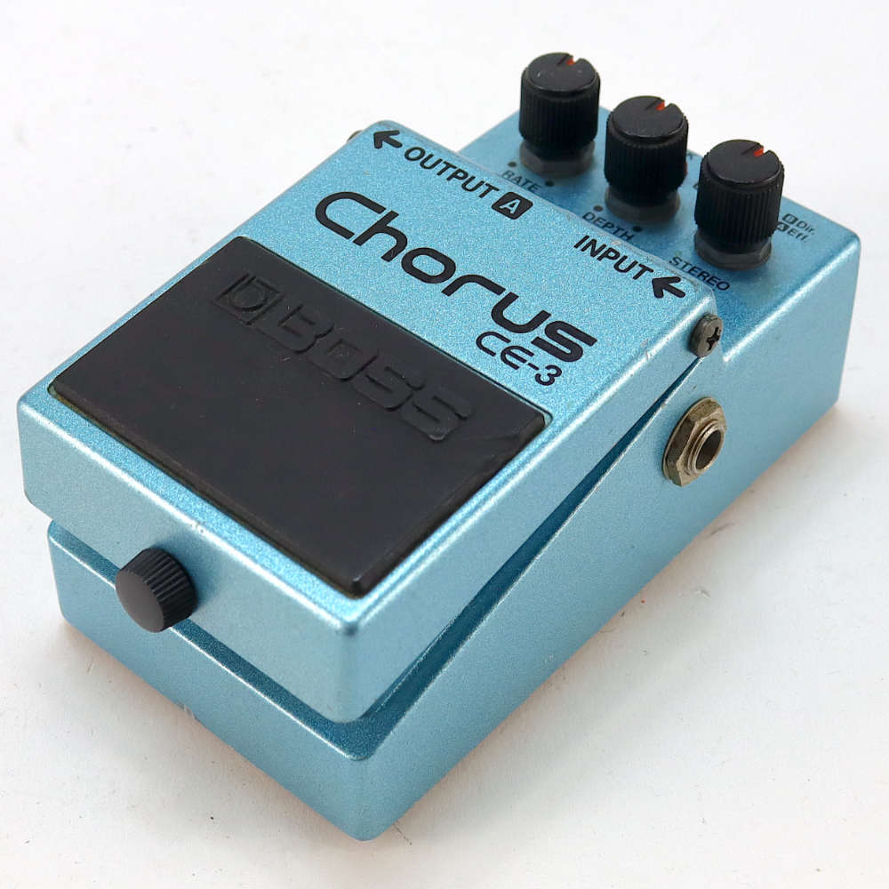 【中古】 コーラス エフェクター BOSS CE-3 Chorus Made in JAPAN ギターエフェクター 斜めアングル画像