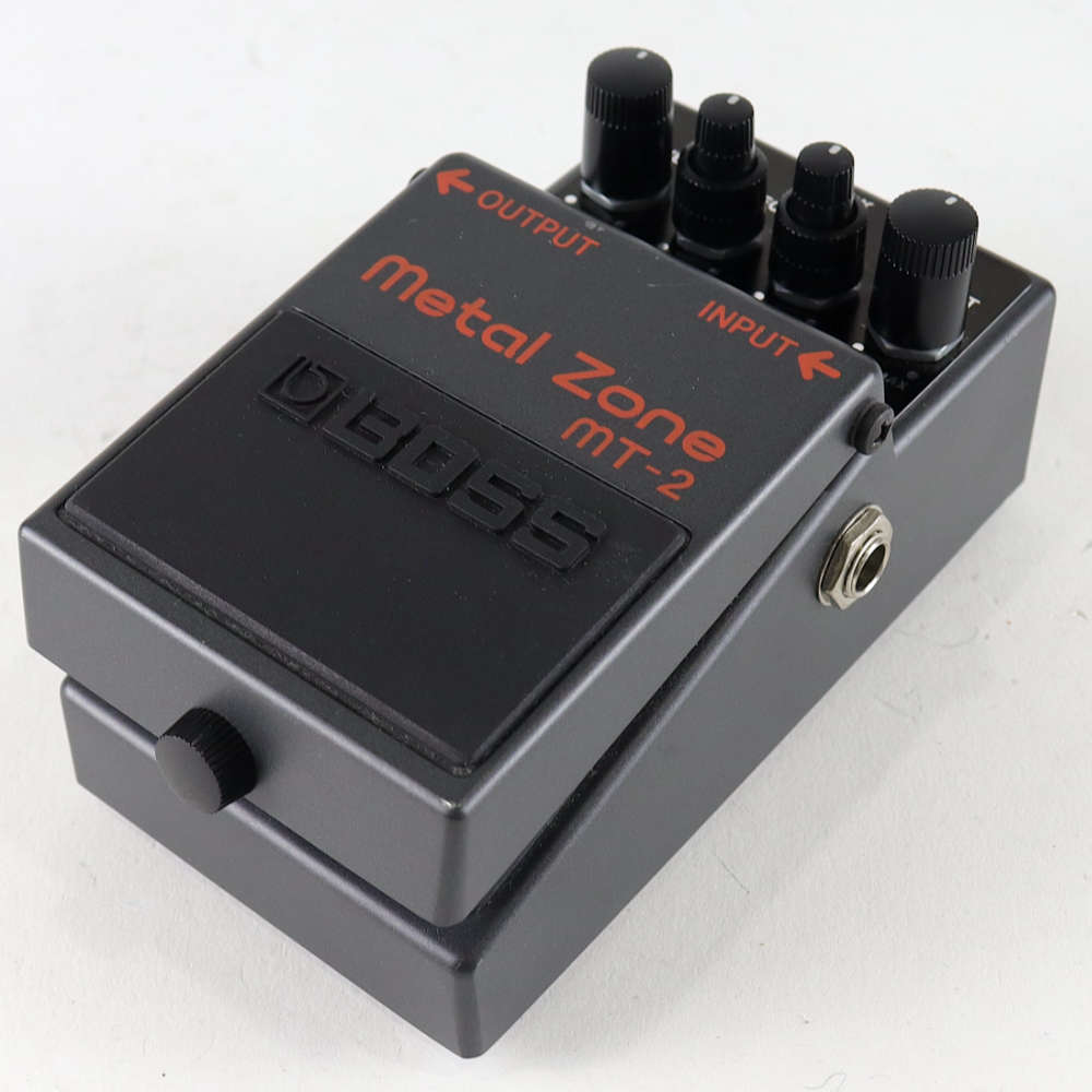 【中古】メタルゾーン エフェクター BOSS MT-2 Metal Zone ボス ギターエフェクター 斜めアングル画像