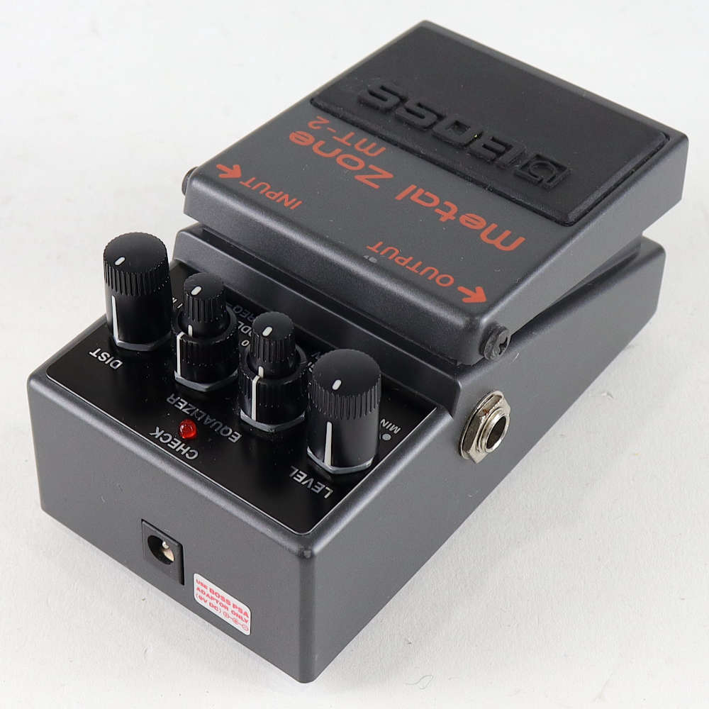 【中古】メタルゾーン エフェクター BOSS MT-2 Metal Zone ボス ギターエフェクター リア斜めアングル画像
