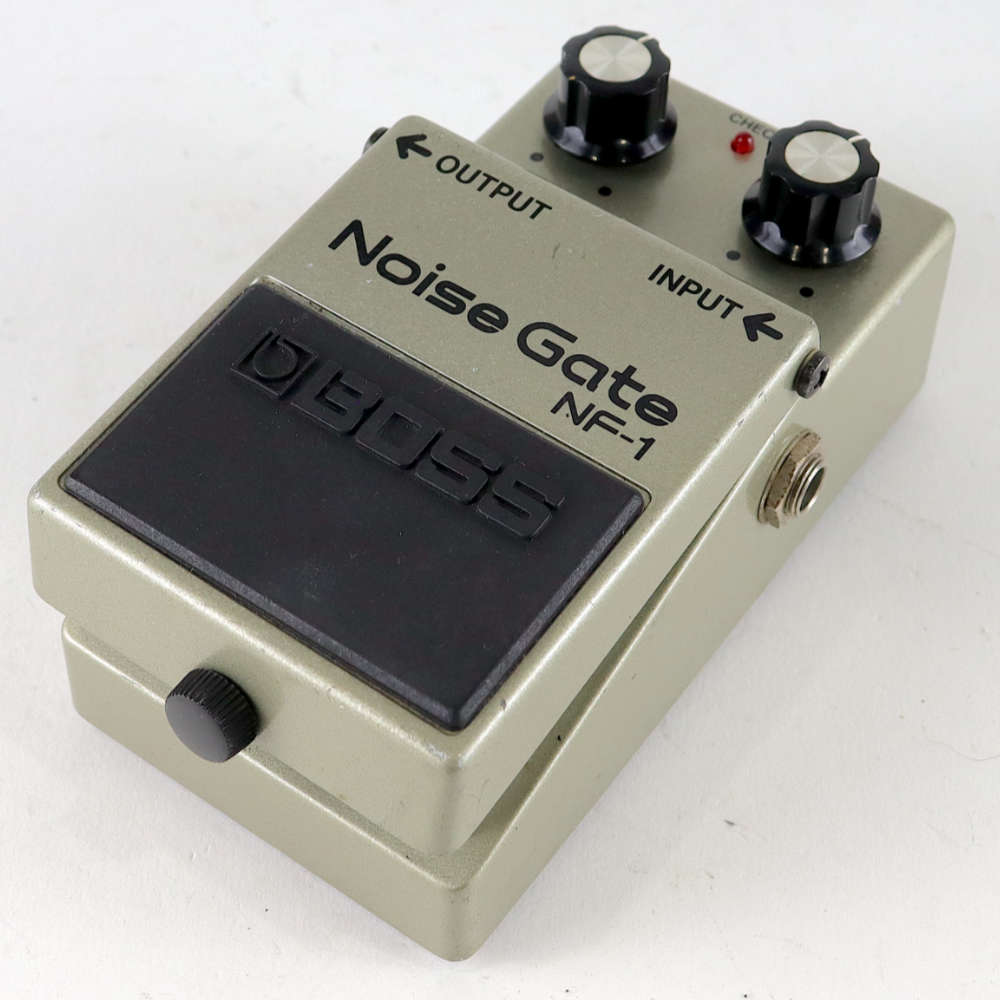 【中古】 ノイズゲート エフェクター BOSS NF-1 Noise Gate Made in Japan ギターエフェクター 斜めアングル画像