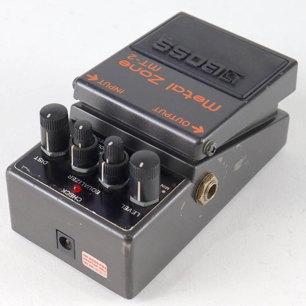 【中古】メタルゾーン エフェクター BOSS MT-2 Metal Zone ボス ギターエフェクター 左サイド