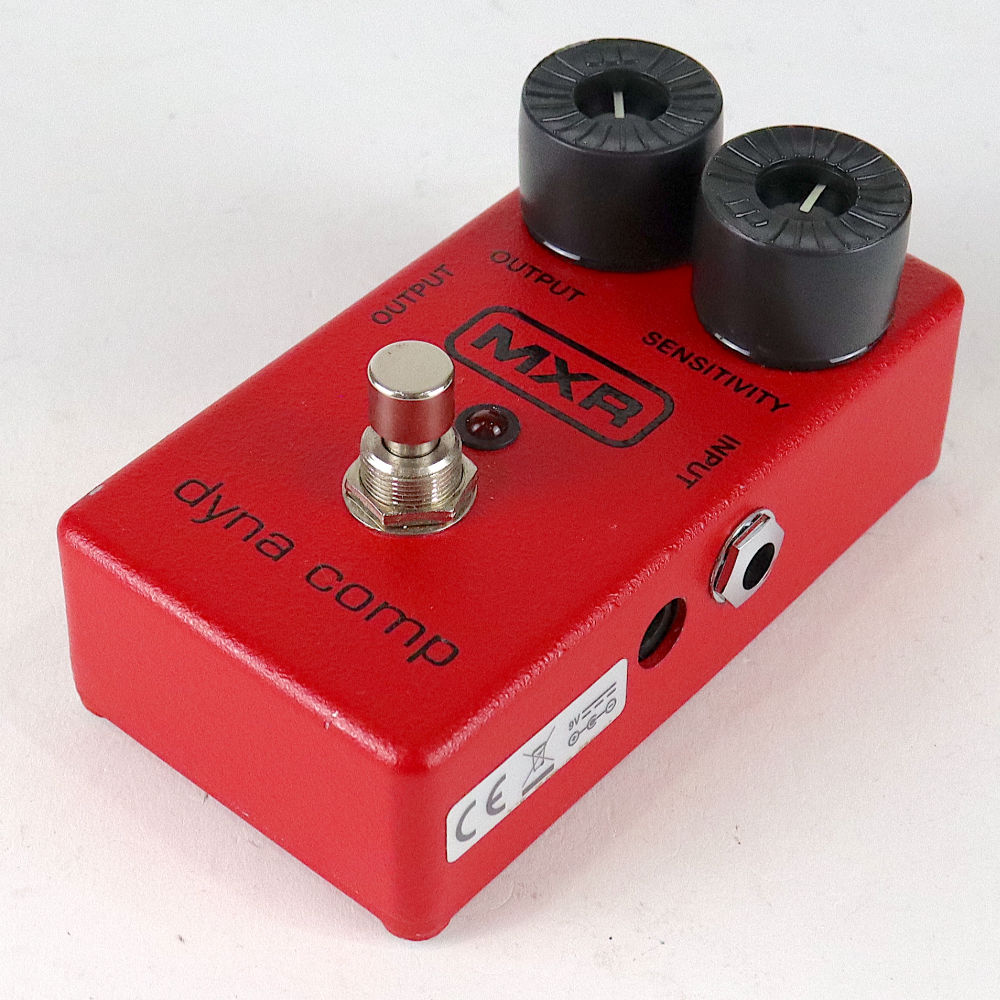 【中古】コンプレッサー エフェクター MXR M-102 DYNA COMP ダイナコンプ ギターエフェクター 斜めアングル画像