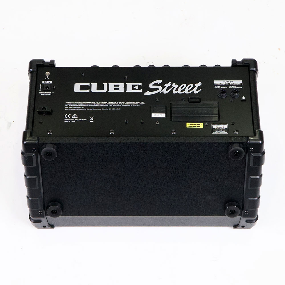 【中古】 ギターアンプ ローランド ROLAND CUBE Street BK 乾電池駆動パフォーマンス用ステレオアンプ ギターアンプ 背面