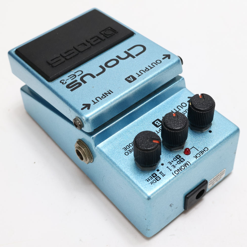 【中古】 コーラス エフェクター BOSS CE-3 Chorus Made in JAPAN ギターエフェクター 本体画像 斜め