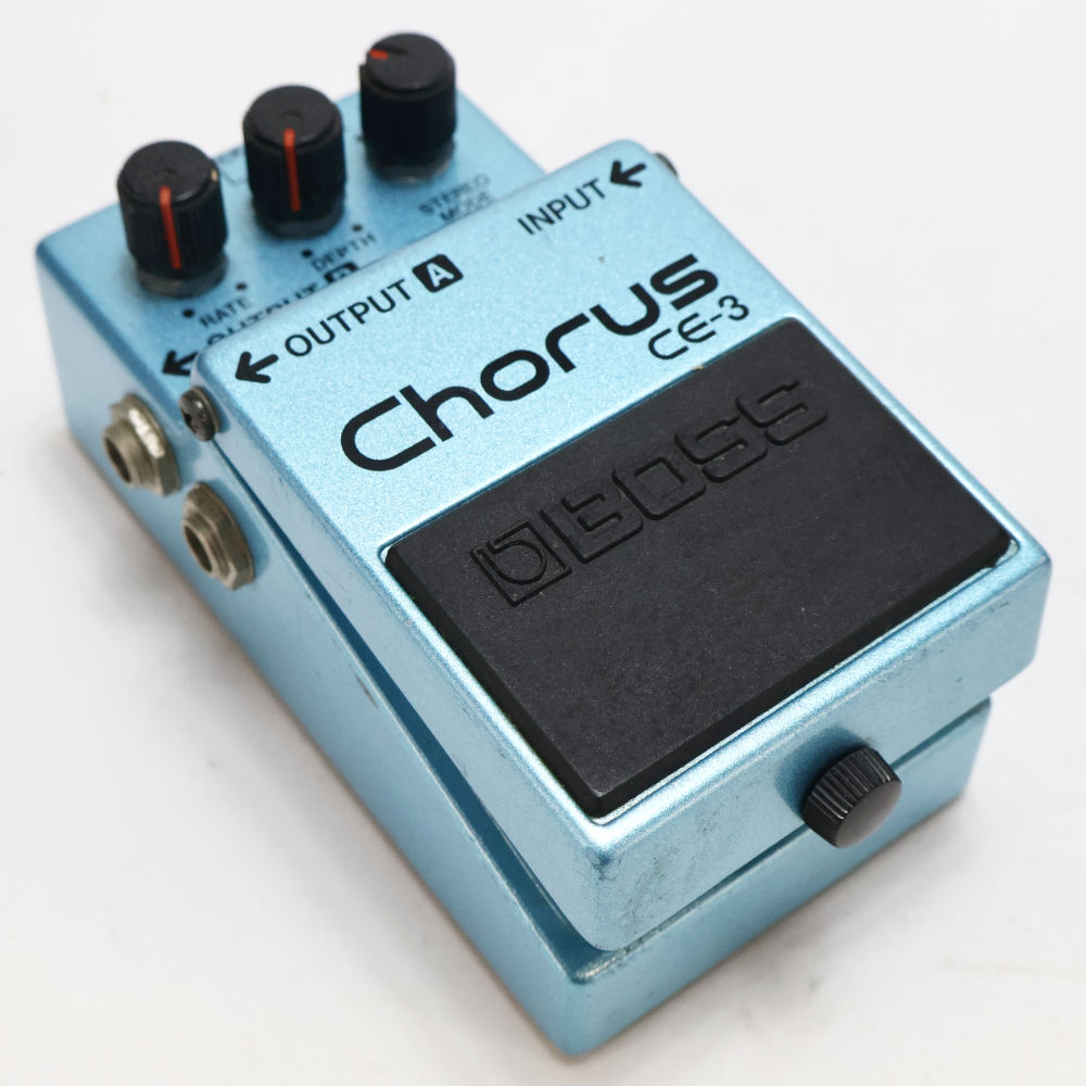 【中古】 コーラス エフェクター BOSS CE-3 Chorus Made in JAPAN ギターエフェクター 本体画像 斜め2