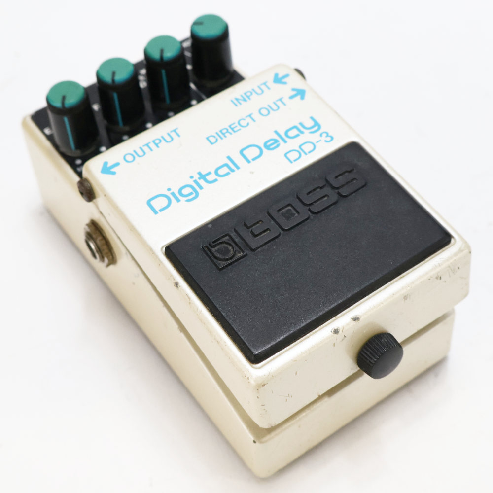 【中古】 デジタルディレイ エフェクター BOSS DD-3 Digtal Delay  MADE IN JAPAN ギターエフェクター ディレイ 本体画像 斜め 