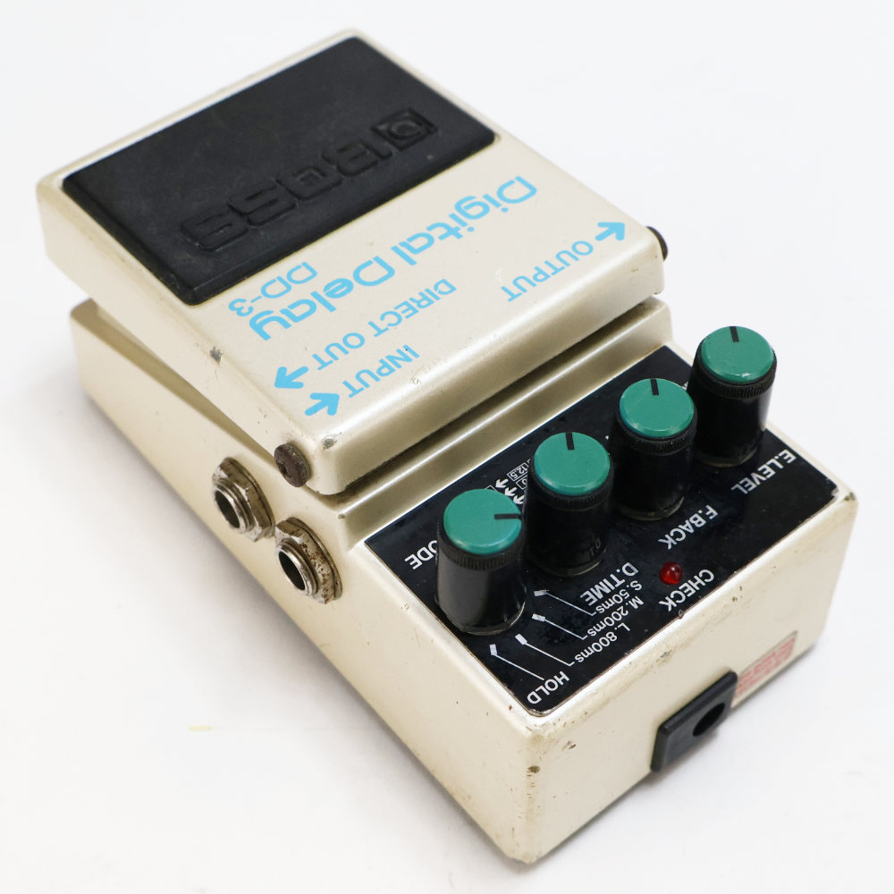 【中古】 デジタルディレイ エフェクター BOSS DD-3 Digtal Delay  MADE IN JAPAN ギターエフェクター ディレイ 本体画像 斜め 2