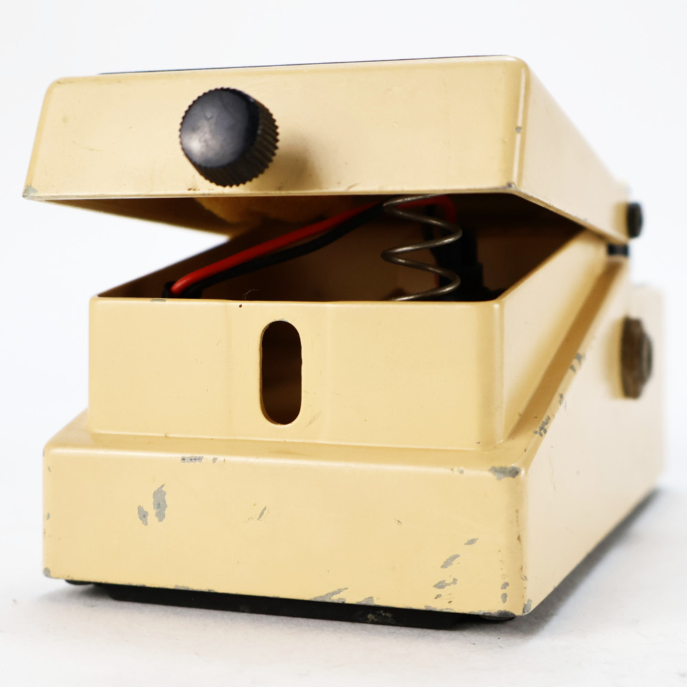 【中古】 オートワウ エフェクター BOSS AW-2 Auto Wah ギターエフェクター 電池ボックスゴムパーツ